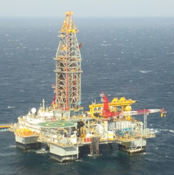 Photo of a Semi-Submersible MODU
